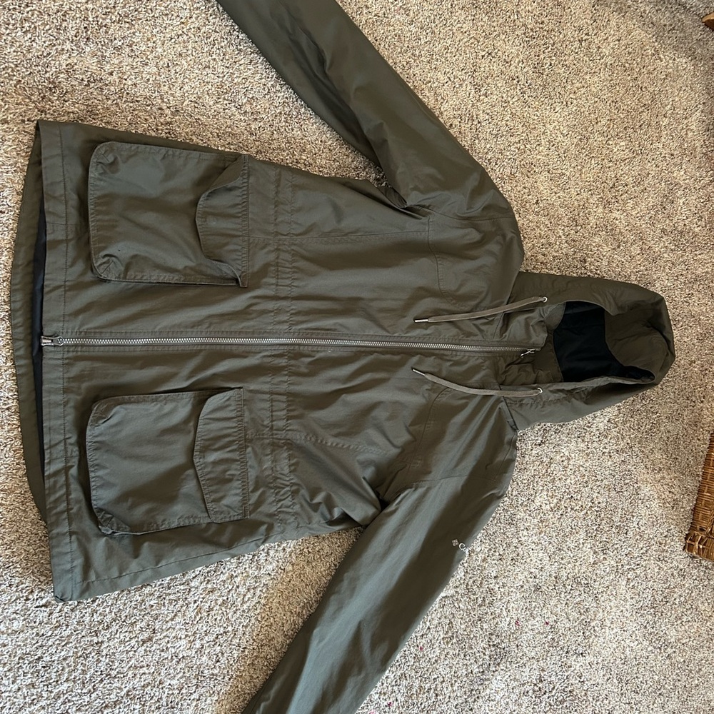 Columbia women Dark Green Hooded Raincoat